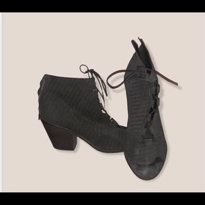 Brand new Eileen Fisher gorgeous sandals!